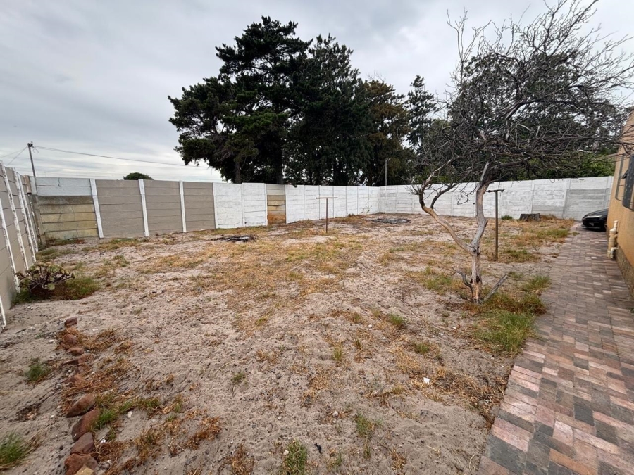 To Let 4 Bedroom Property for Rent in Voelvlei Western Cape